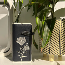 Load image into Gallery viewer, Espe Magnolia portefeuille clutch
