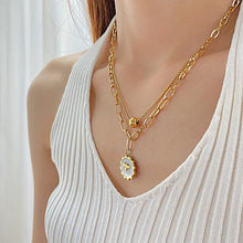 Charger l&#39;image dans la galerie, Collier Nacre Motif Abeille Acier Inoxydable
