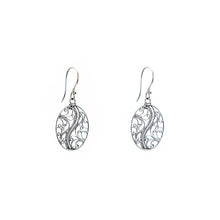 Load image into Gallery viewer, Silver earrings
