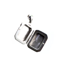 Load image into Gallery viewer, Silver pendant
