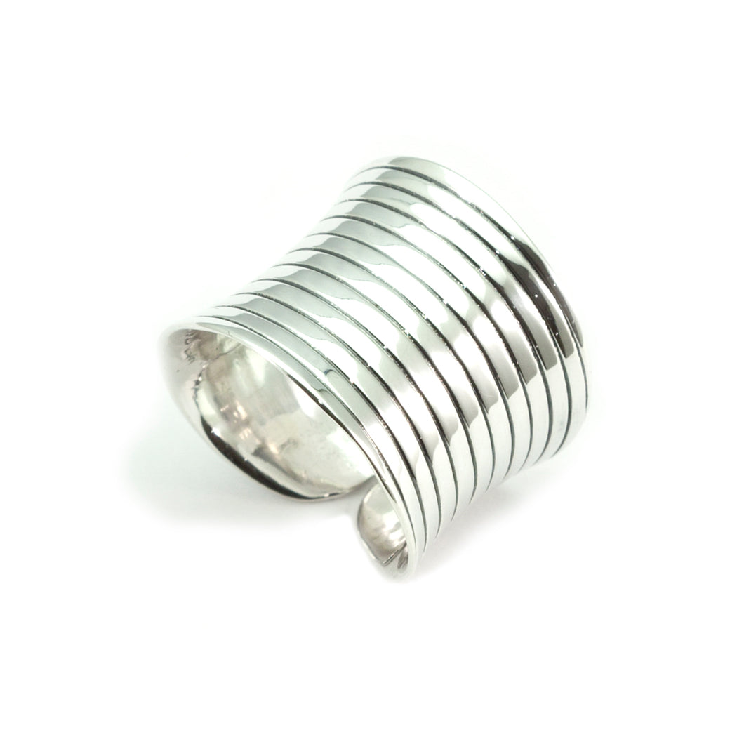 Striated silver ring