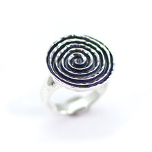 Load image into Gallery viewer, Spiral silver ring
