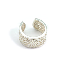 Load image into Gallery viewer, Silver lace ring o
